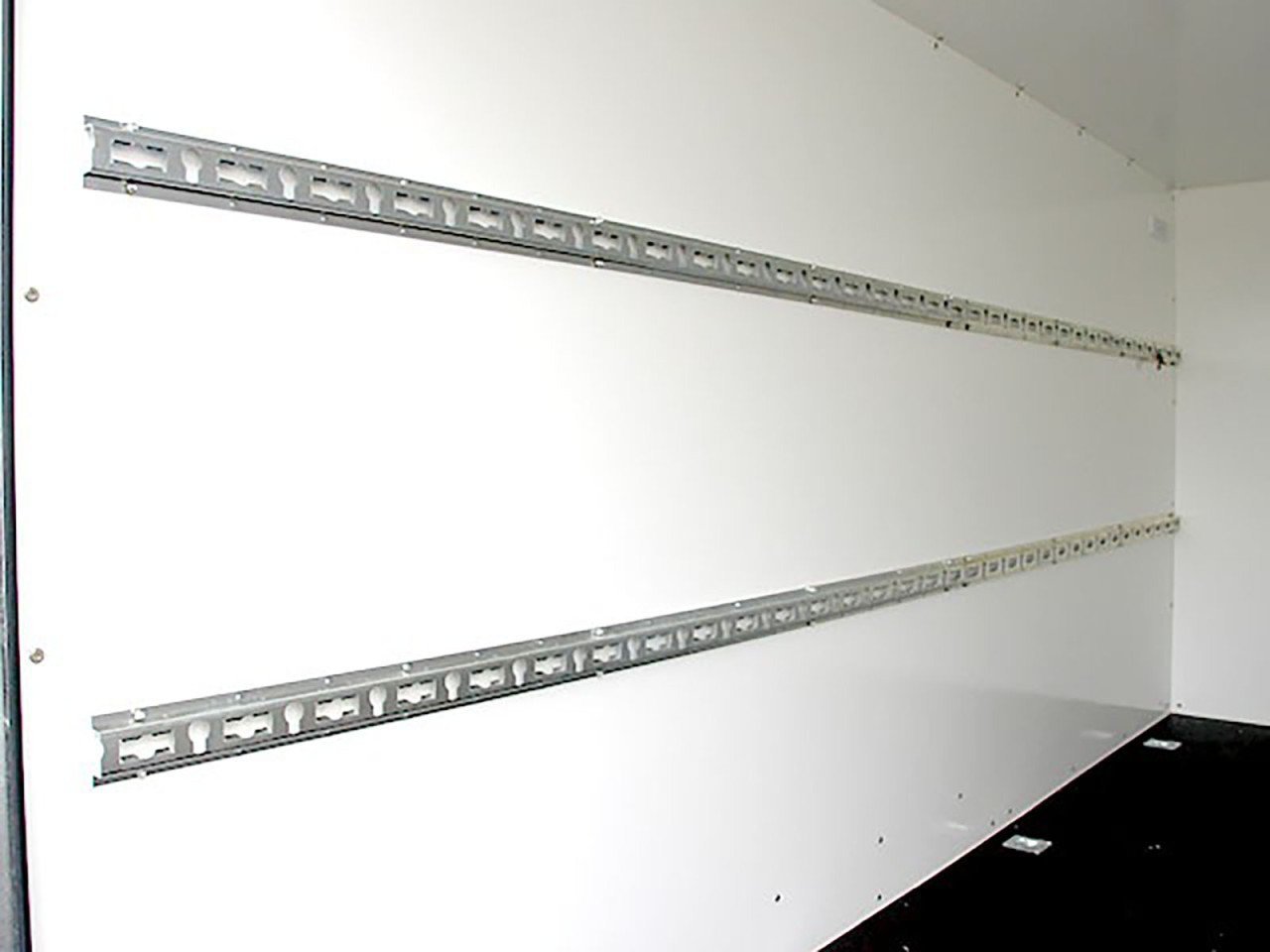 Blyss Reboque fechado 200x400cm Altura:190cm 2,7t, 100km/h, Rampa, SW-Novo - Image 6