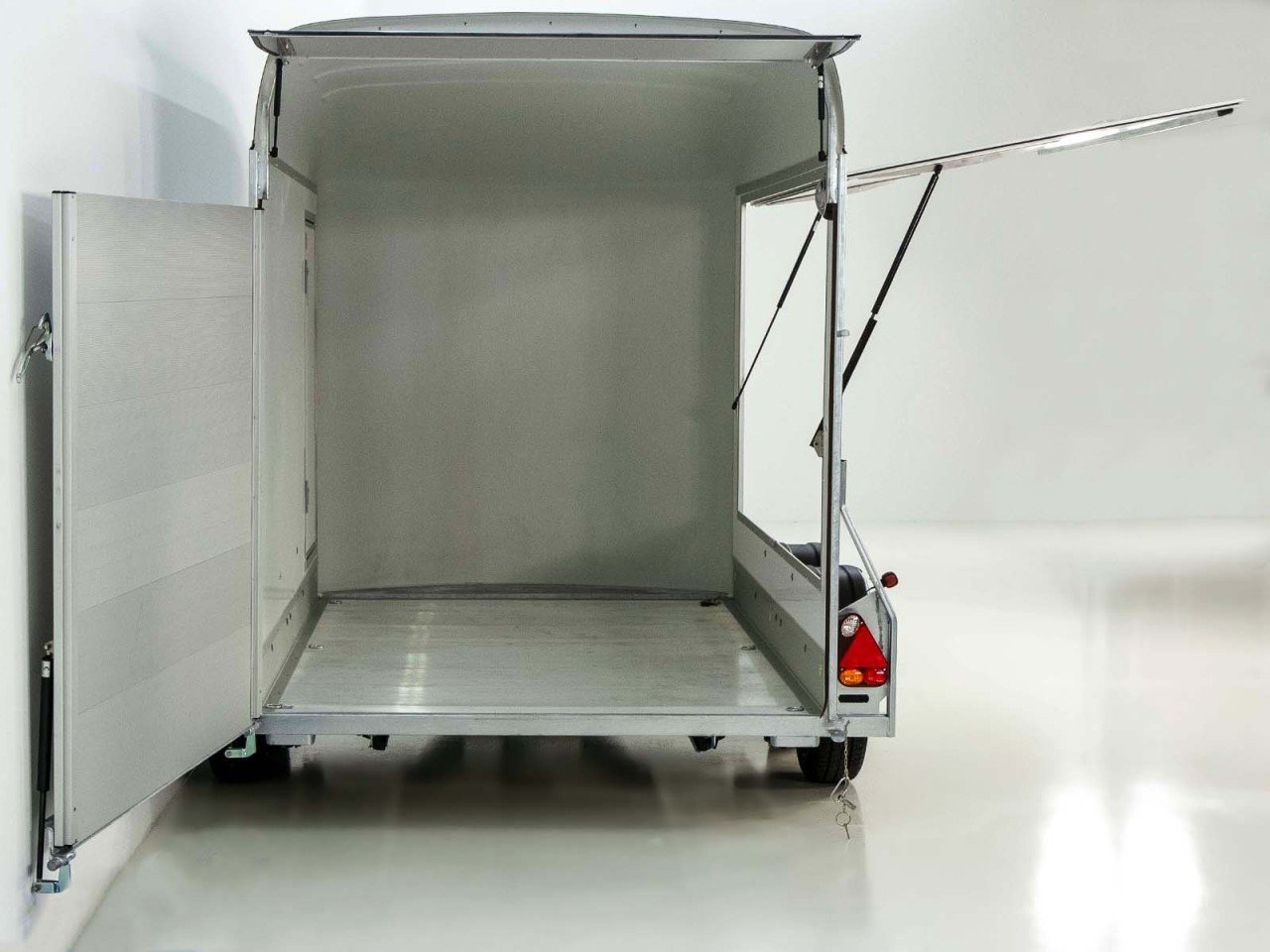 Debon Reboque fechado C500 Sandwich 164x300cm H:200cm 2,0t-Alu-Polybug-Porta-branco-Novo - Image 6
