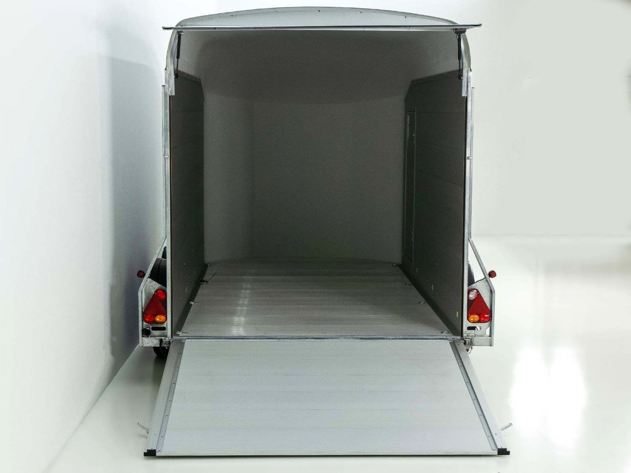 Debon Reboque fechado Roadster C700 179×378 Altura:201cm 2,6t, Alu, Polybug, Porta, gris-Novo - Image 6
